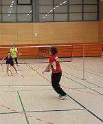 Jana (li) und Franziska immer auf dem Sprung. War bei diesen Gegnerinnen auch notwendig. 05-20170127_184916-Liga-01-Usingen