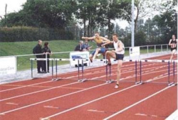 Holländische Spitzenathleten beim Demonstrationswettkampf über 400 m Hürden drunen-02