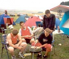 Auch für Essen ist gesorgt. la-mensfelder-kopf-2002-04