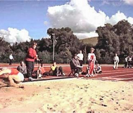 Martien van Weert siegte bei den Männern im Weisprung mit 5,93 m. la-stadtmeisterschaft-2002-04