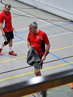 Erste Hälfte vorbei - Zeit für eine schnelle Teambesprechung - Nochmal Kräfte mobilisieren für die zweite Halbzeit ... 11-Liga-Mensfelden