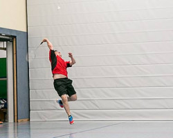 Peter mit gekonnter Flugeinlage ...