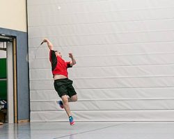 Peter mit gekonnter Flugeinlage ...