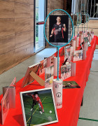 Eine kreative Art der Bildpräsentation auf Badmintonschlägern. - Foto Matthias Kunert