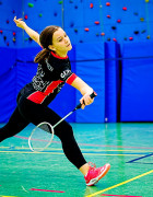 Badmintonathletin Lara Hirmer in einer Bewegungsstudie vor der scharfgestellten Linse von Fotofreund Volker Gottwald.