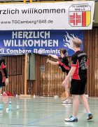 Volle Power im U17-Mixed: Im Hintergrund Newcomer Daria und Anas, vorne das eingespielte Team Alina und Julius – beide mit starkem Einsatz.