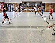 Techniktraining gehört natürlich auch dazu – hier der Auftakt mit dem richtigen Ausfallschritt.