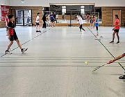 Techniktraining gehört natürlich auch dazu – hier der Auftakt mit dem richtigen Ausfallschritt.