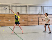 Am Ende der Woche konnten gute Schlägerpositionen, Ballerwartungshaltung und Schnelligkeit bereits sicher auf dem Spielfeld umgesetzt werden.