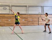 Am Ende der Woche konnten gute Schlägerpositionen, Ballerwartungshaltung und Schnelligkeit bereits sicher auf dem Spielfeld umgesetzt werden.